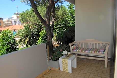 Two-Bedroom Apartment with Balcony and Sea View - Annex