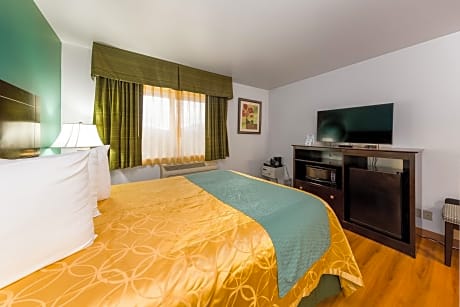 1 King Bed Nonsmoking