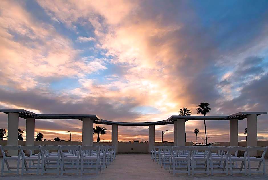 Redondo Beach Hotel, Tapestry Collection by Hilton