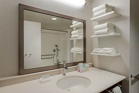 King Room - Hearing Access/Non-Smoking