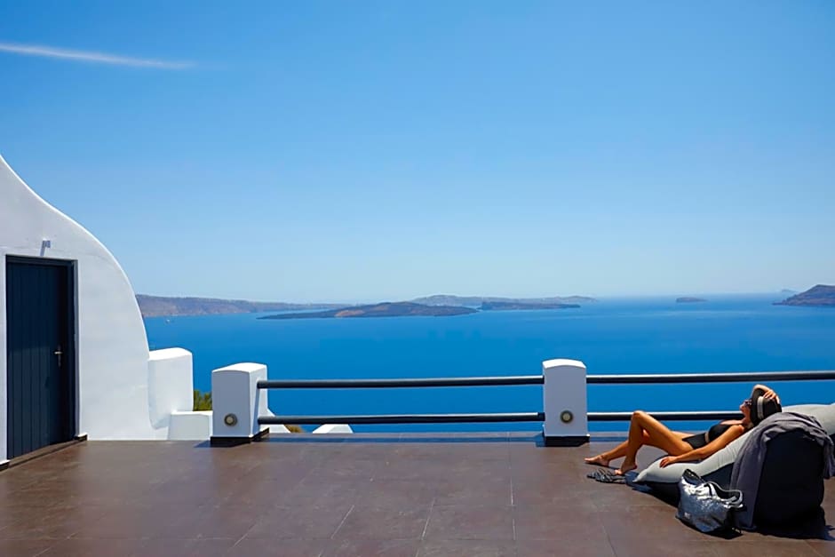 Oia Suites