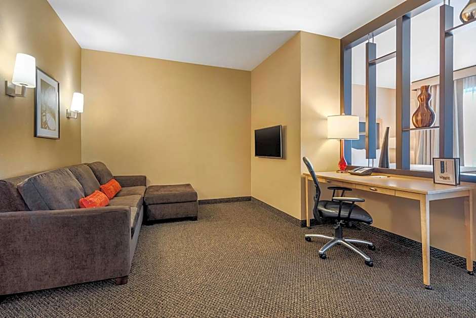 Cambria Hotel Akron - Canton Airport