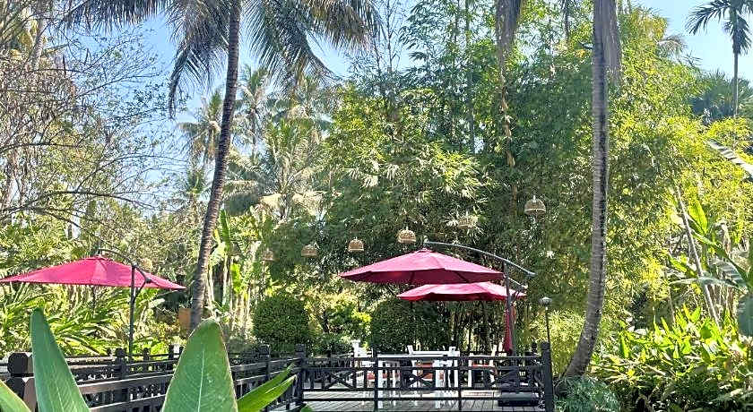 Parasol Blanc Hotel