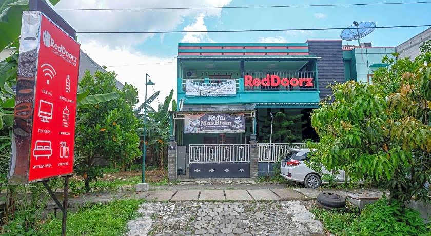 RedDoorz Syariah near RS Mitra Siaga