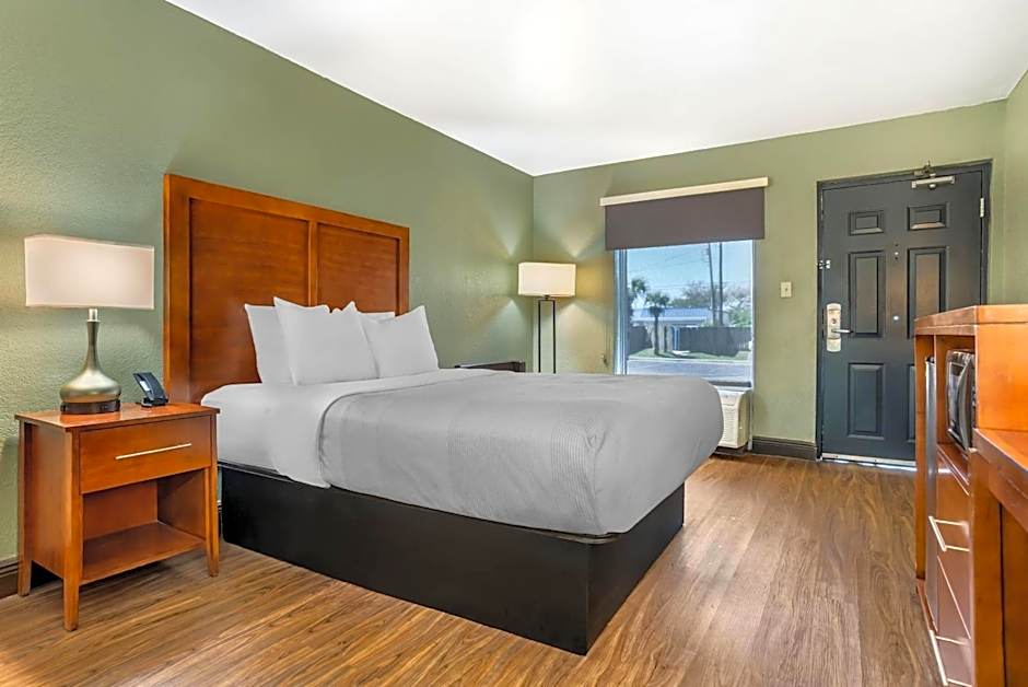 Quality Inn & Suites near Panama City Beach