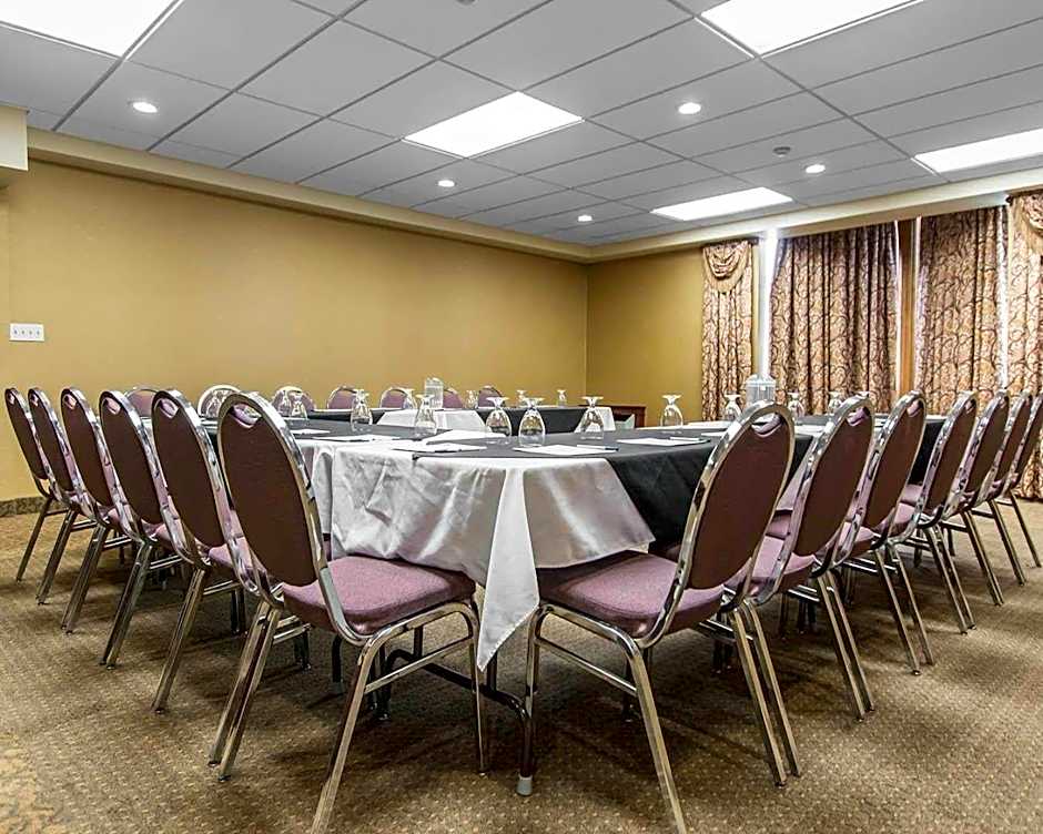 Quality Inn & Suites Bay Front
