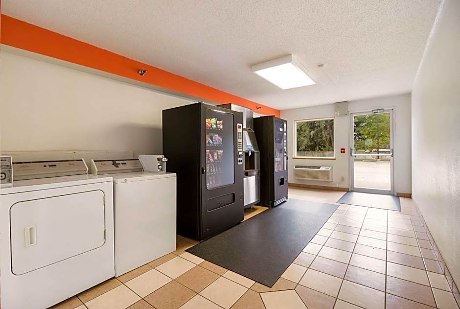 Motel 6-Davenport, IA