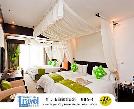 Deluxe Quadruple Room