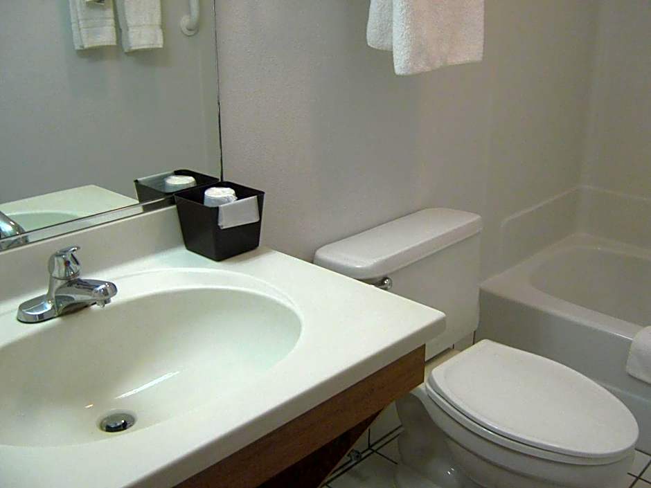 Super 8 by Wyndham Ottawa Starved Rock