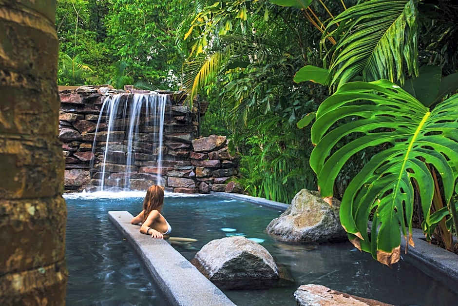 Amor Arenal (Adults Only)