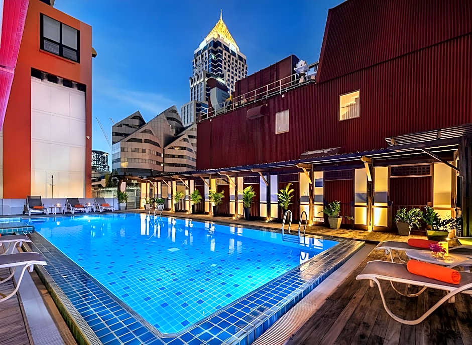 Bandara Suites Silom