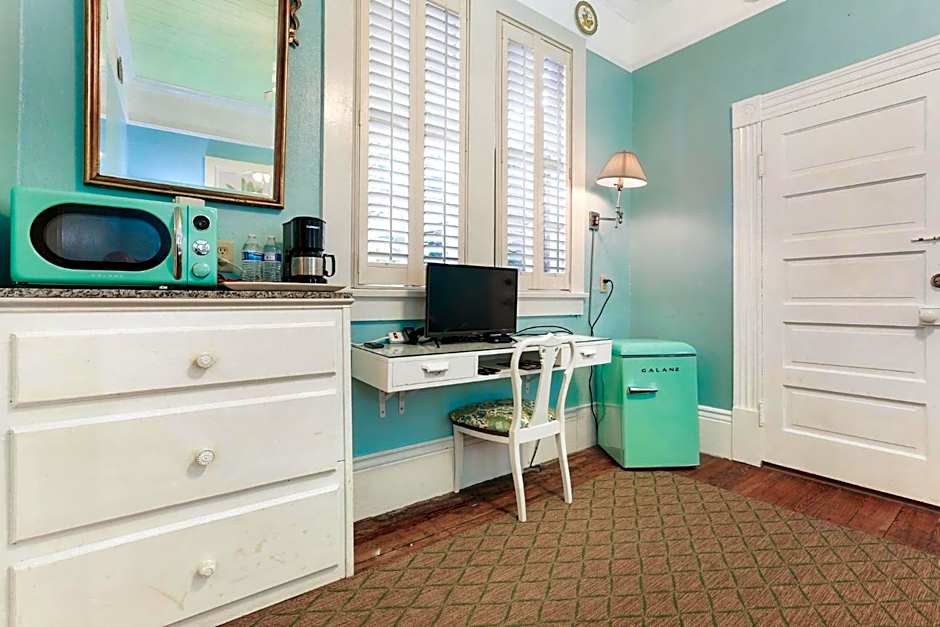 Historic Inn in the Marigny, blocks to French Quarter