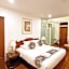 Heeren Straits Hotel