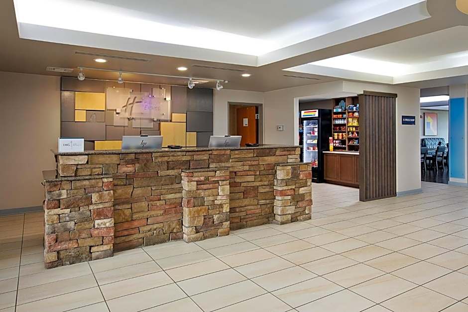 Holiday Inn Express Hotel & Suites Auburn Hills By IHG