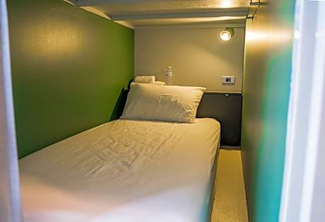 Bed in 6-Bed Mixed Dormitory Room