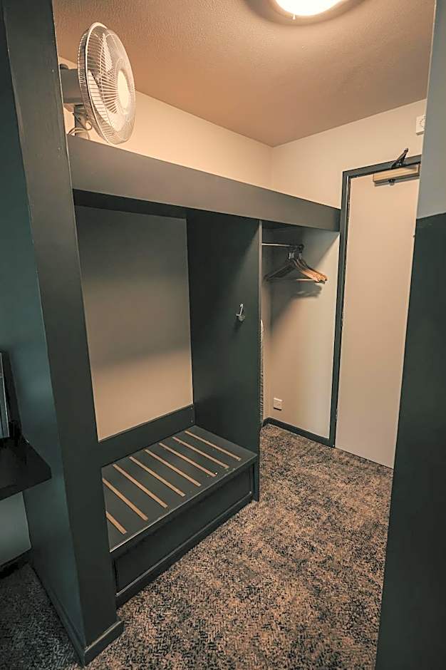 Cat & Lion Country Pub and Hotel