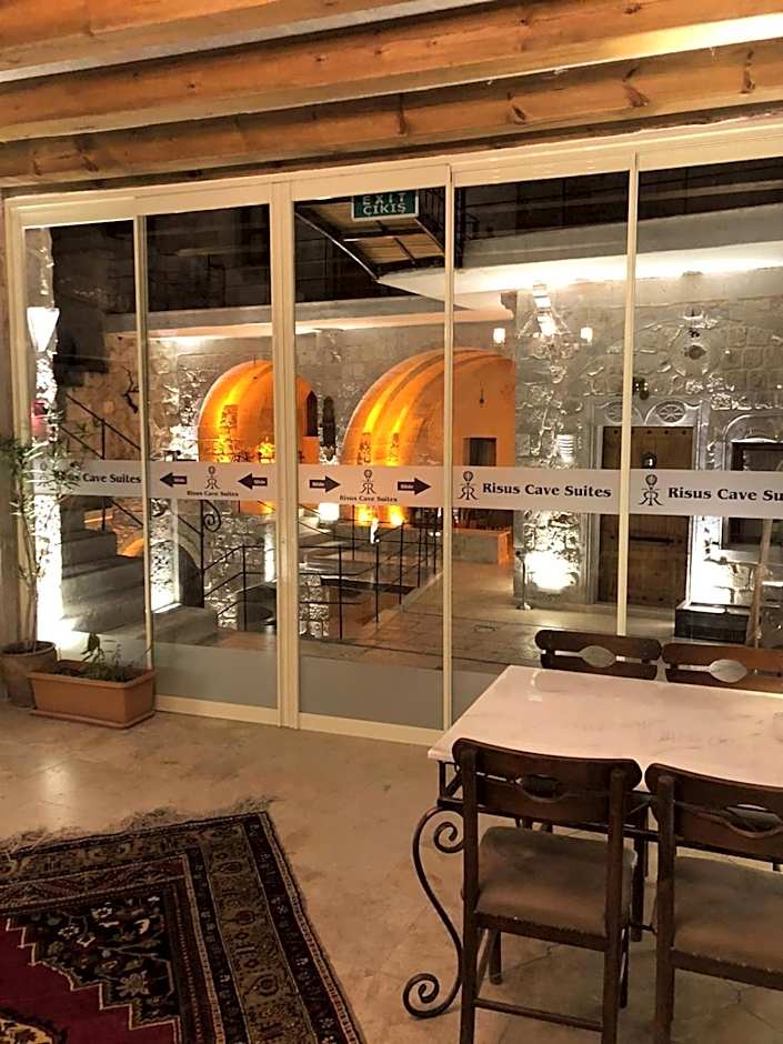 Risus Cave Suites