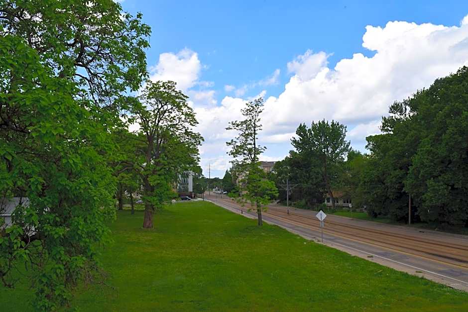 Snelling Motor Inn