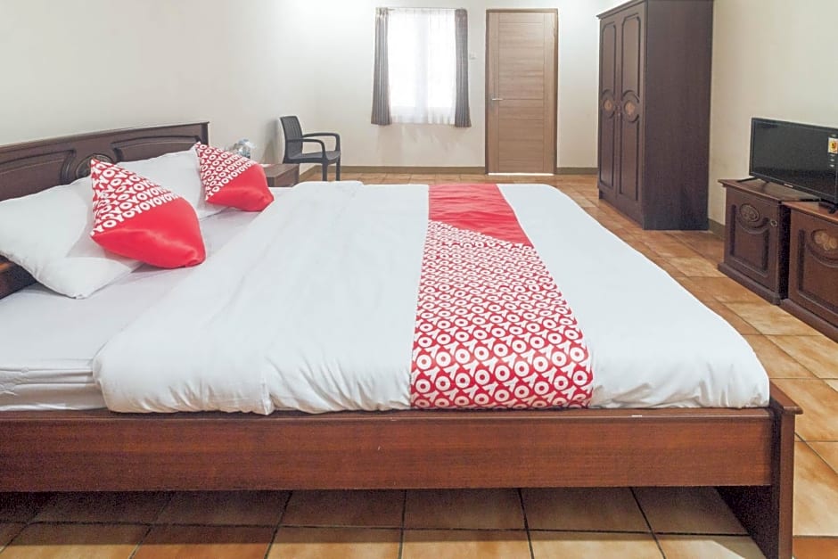 OYO 1688 Collin Beach Hotel