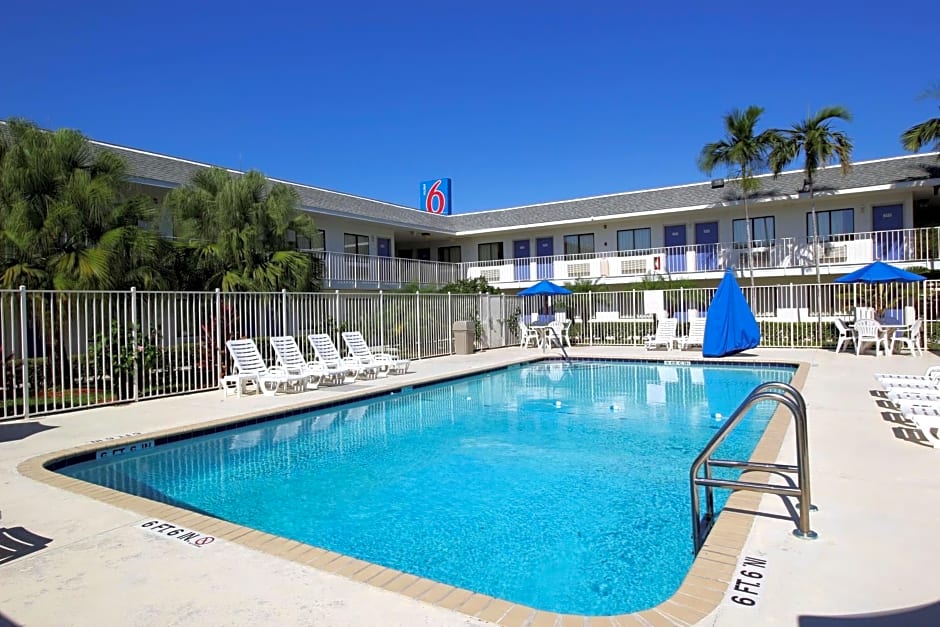 Motel 6-Lantana, FL