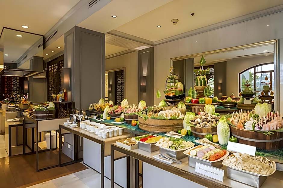 Chatrium Hotel Royal Lake Yangon