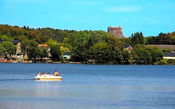 Hôtel Domaine du Lac Chambon