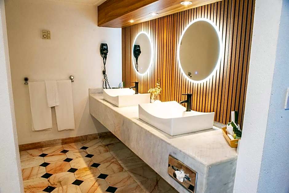 HOTEL SAN CARLOS PLAZA