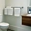 Cooks Endeavour Motor Inn - Near beach & Gold Coast Airport