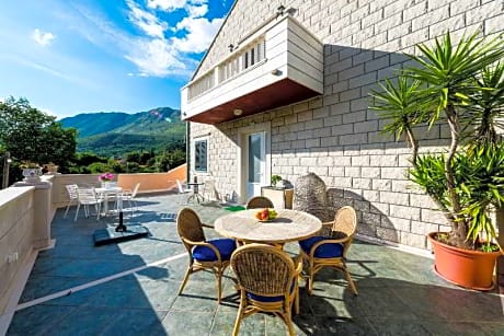 Apartments Dubelj