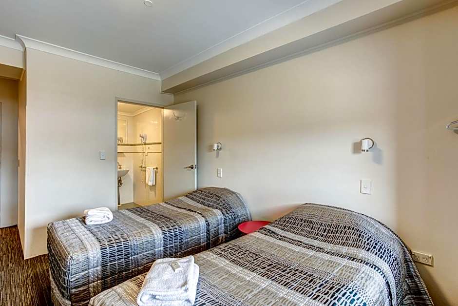 Arena Hotel (formerly Sleep Express Motel)