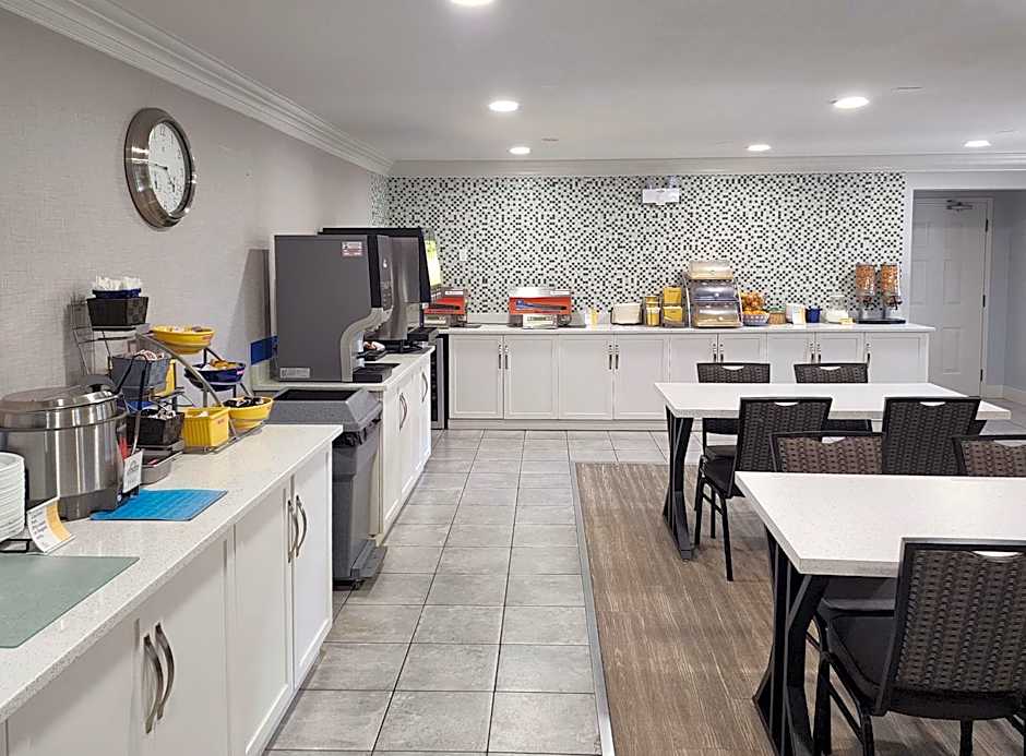 Days Inn by Wyndham Kelowna