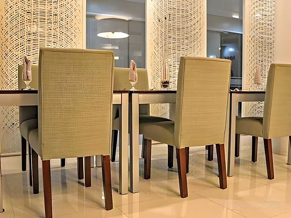 Holiday Suites Business District - Formerly Empire Suites Hotel