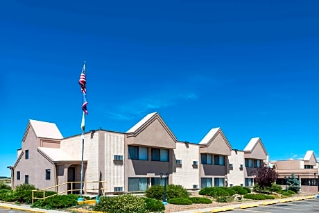 Super 8 by Wyndham Laramie