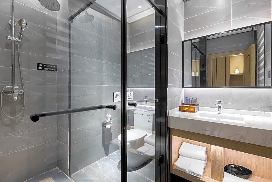 Rezen Hotel Urumqi High-speed Railway Station