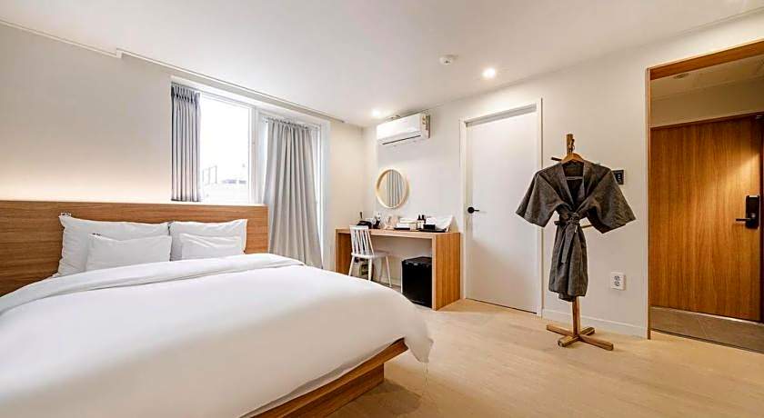 From H Dongbaek Hotel by Kwon Geoje Gohyeon