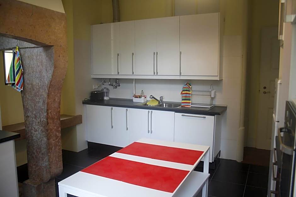 Hostel 402