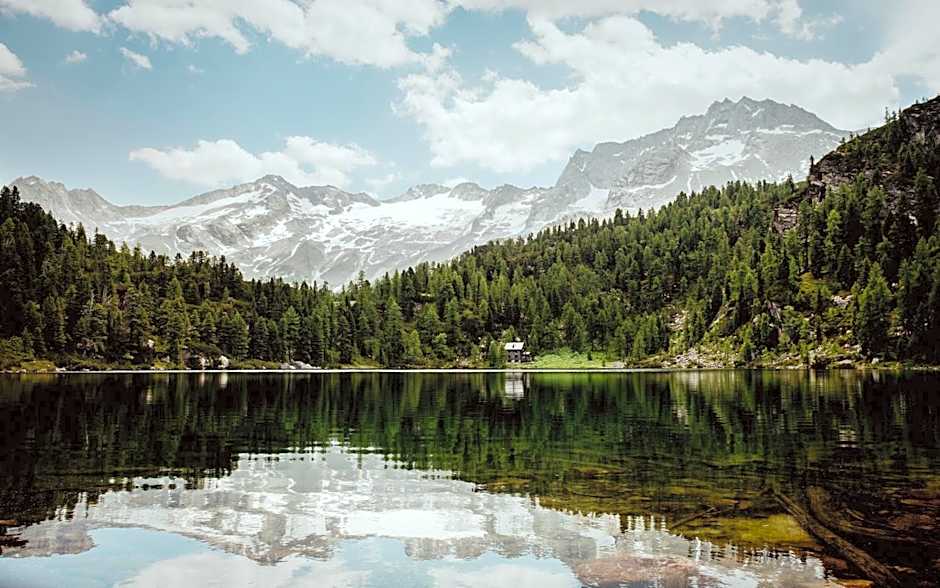 Österreichischer Hof-im Bademantel direkt in die Alpentherme