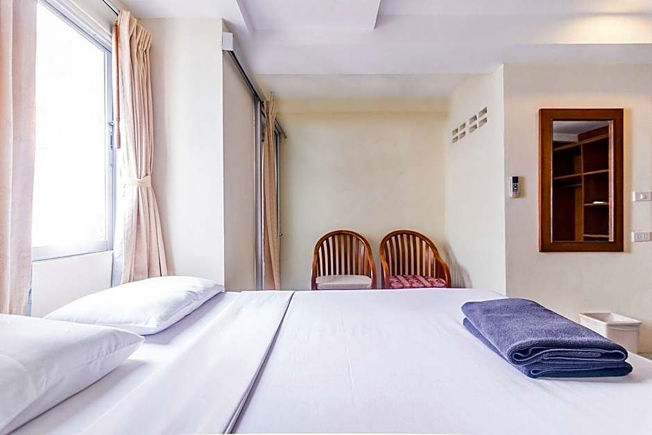 18 coins budget hotel