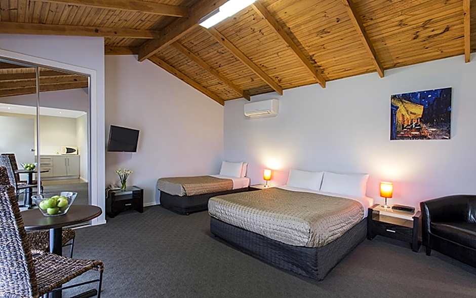 Best Western Colonial Village Motel