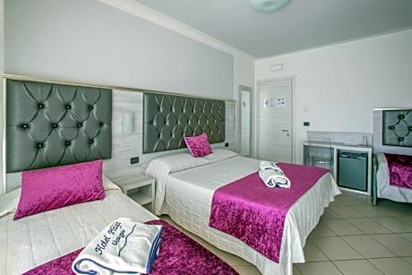 Quadruple Room with Balcony and Sea View