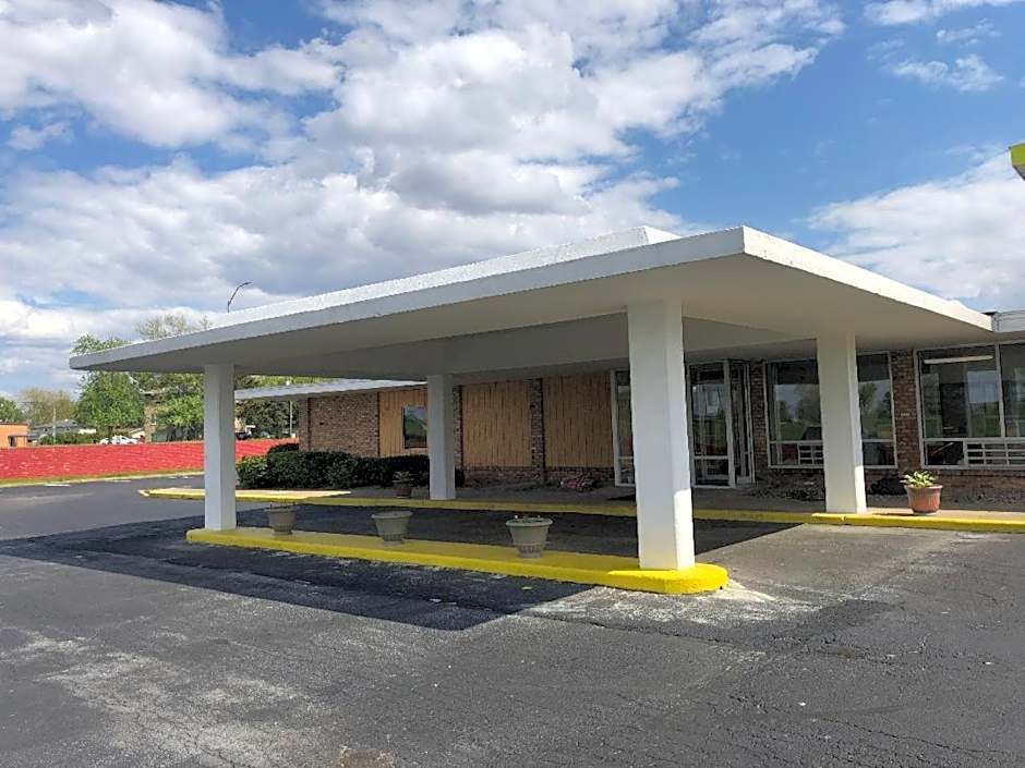 Regal 8 Inn & Suites