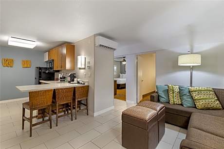 One-Bedroom King Suite with Sofa Bed and Full Kitchen - Disability Access/Non-Smoking