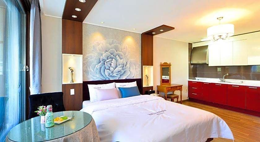 Moonlight Blue Pension