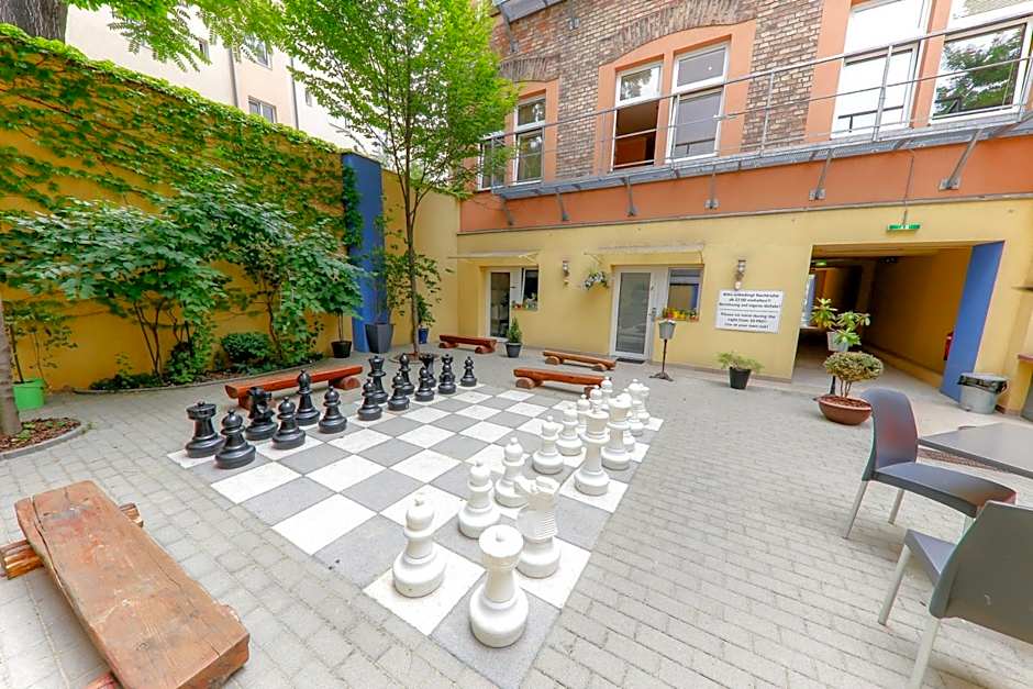 Do Step Inn  Hotel & Hostel