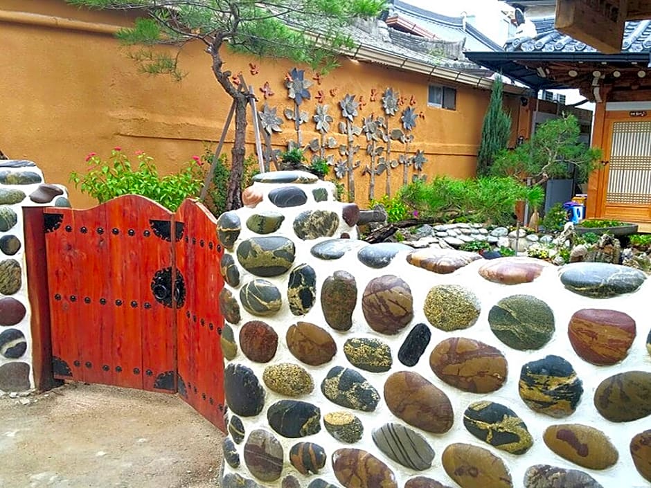 Happiness Full Hanok Guesthouse Jeonju