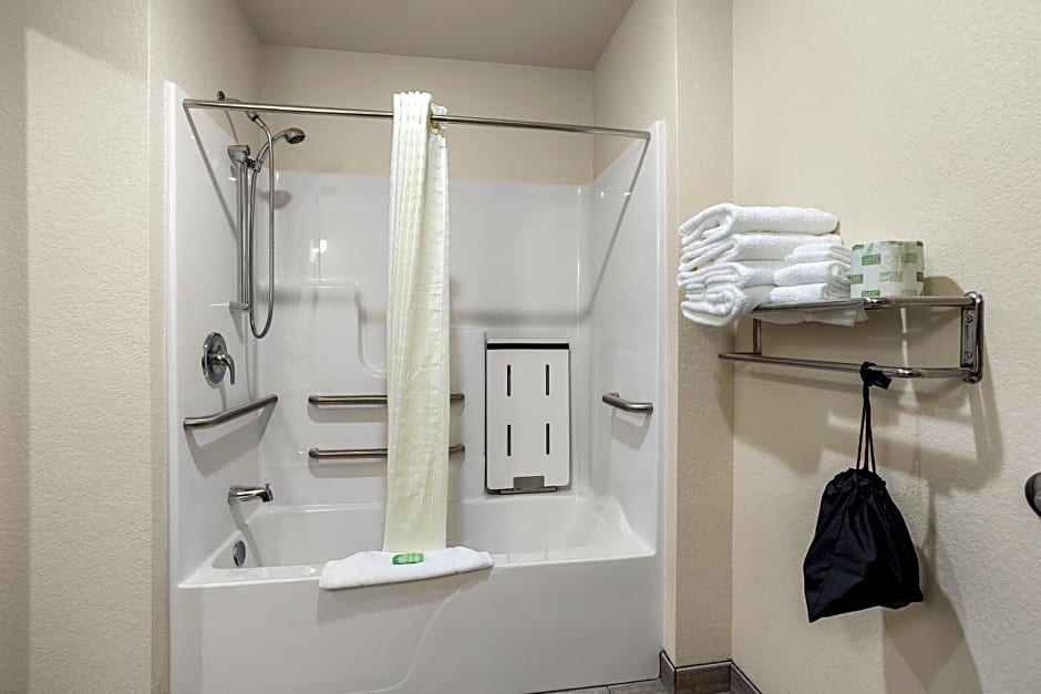 Cobblestone Hotel & Suites - De Pere