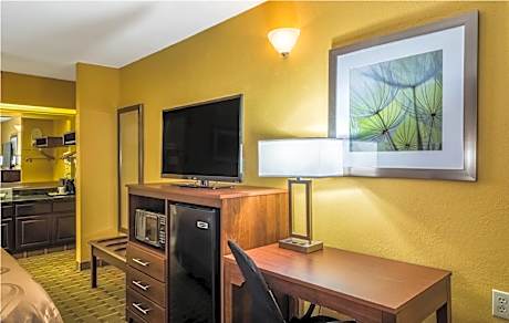 2 Queen Beds, Smoking