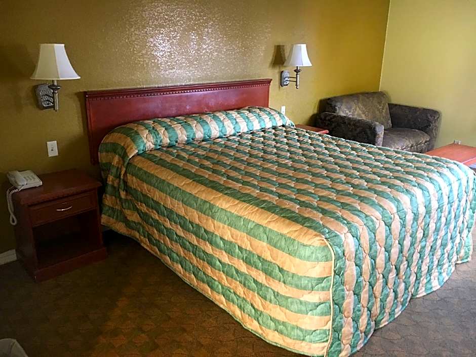 Bellflower Travel Inn