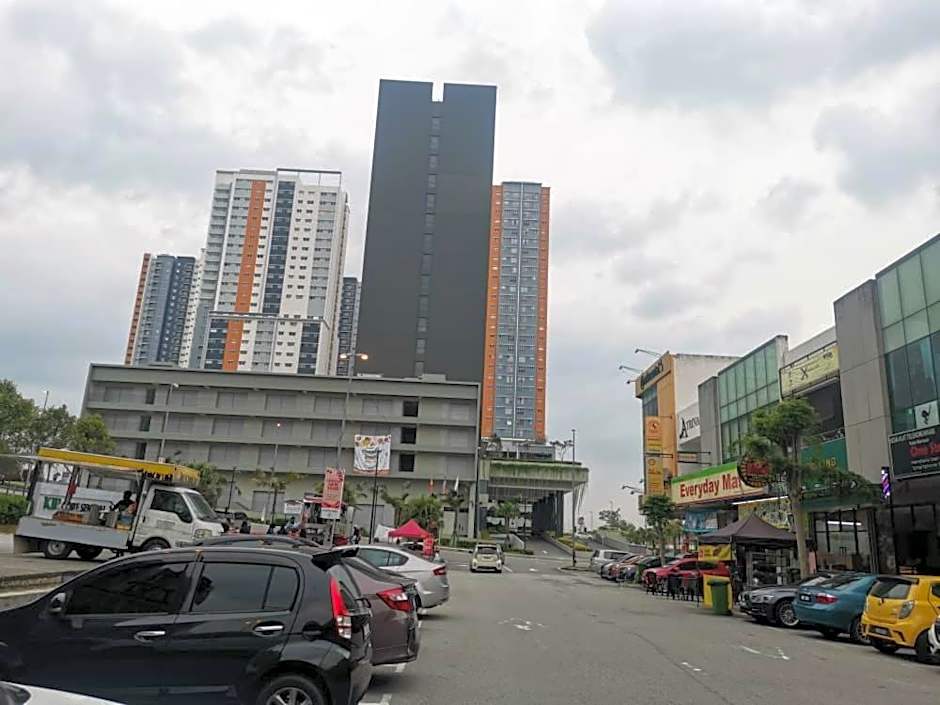 Casa D'Faiz Alanis near KLIA pool olympic size