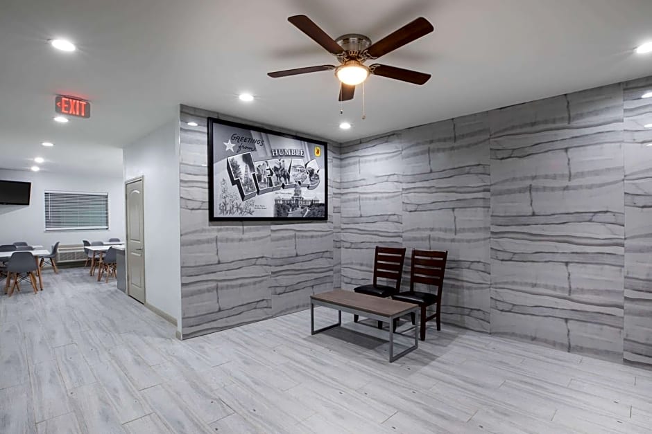 Super 8 by Wyndham Humble/Houston